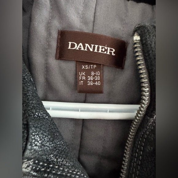Danier Black Leather Jacket with Zipper Details - Picture 3 of 8